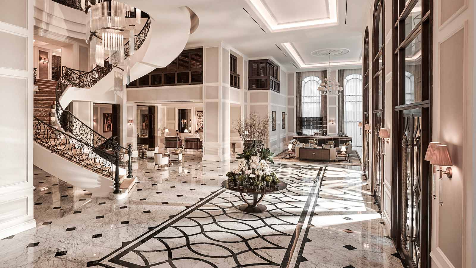 So sánh thiết kế khách sạn phong cách cổ điển và tân cổ điển